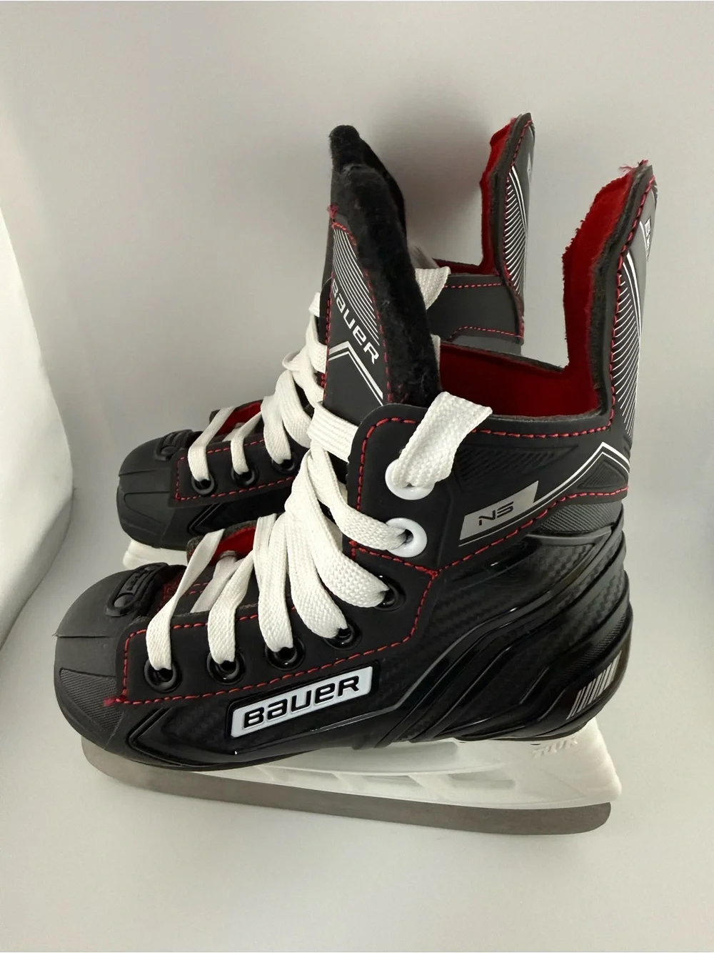 Bauer NS Youth Hockey Skates Size 9Y - Excellent Condition with Pink Soakers